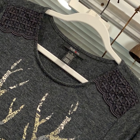 EUC STYLE & CO LONG SLEEVE TOP W/FESTIVE BUCK HEAD.  SMALL - Picture 5 of 6